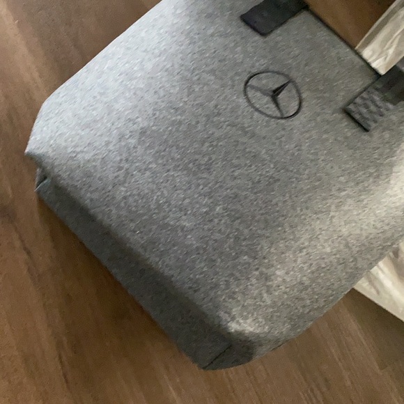 Mercedes Benz felt shoulder bag - Picture 4 of 6